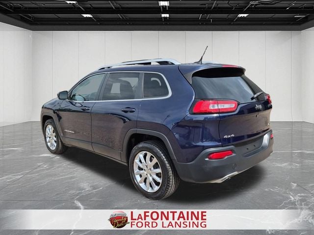 2015 Jeep Cherokee — rear three-quarter view