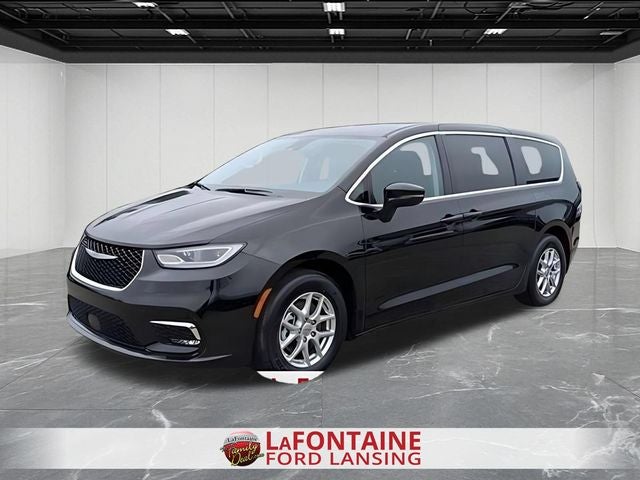 2024 Chrysler Pacifica Touring L in Diamond Black — front three-quarter view