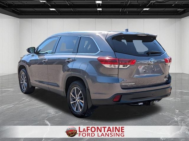 2019 Toyota Highlander — rear three-quarter view