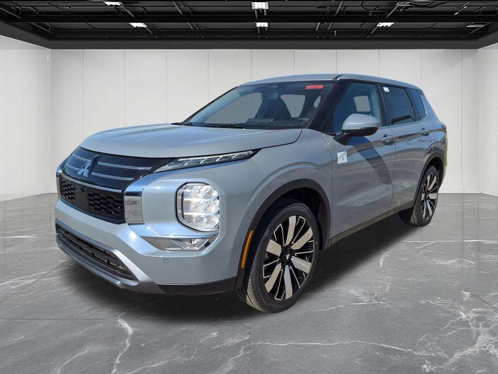 2026 Mitsubishi Outlander SE in Moonstone Gray Metallic — front three-quarter view