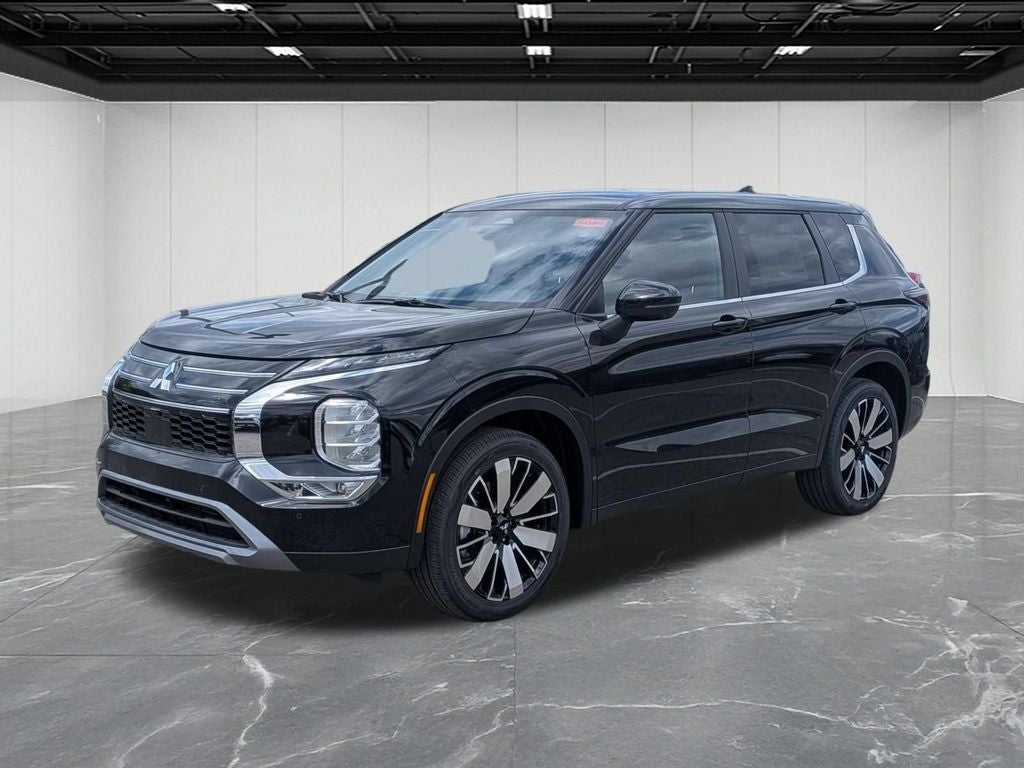 2026 Mitsubishi Outlander SE in Labrador Black Pearl — front three-quarter view