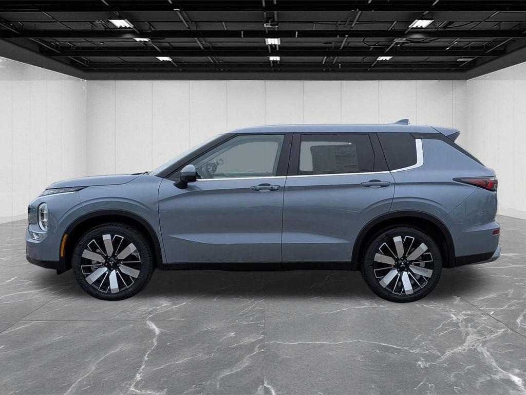 2026 Mitsubishi Outlander — side profile view