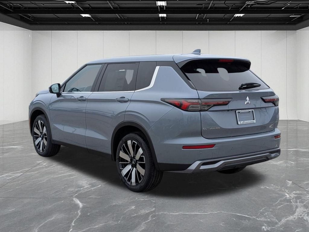 2026 Mitsubishi Outlander — rear three-quarter view