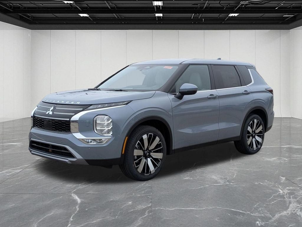 2026 Mitsubishi Outlander SE in Moonstone Gray Metallic — front three-quarter view