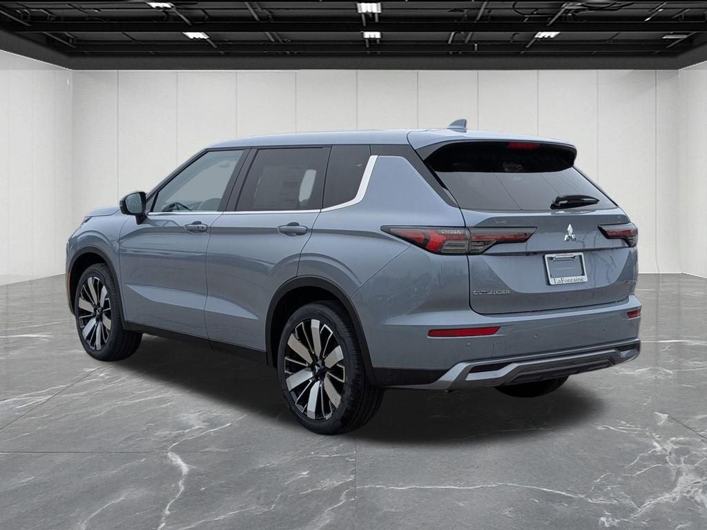 2026 Mitsubishi Outlander — rear three-quarter view