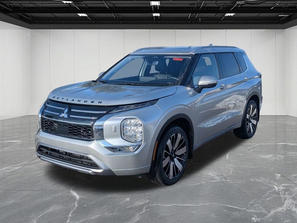 2026 Mitsubishi Outlander SEL in Alloy Silver Metallic — front three-quarter view