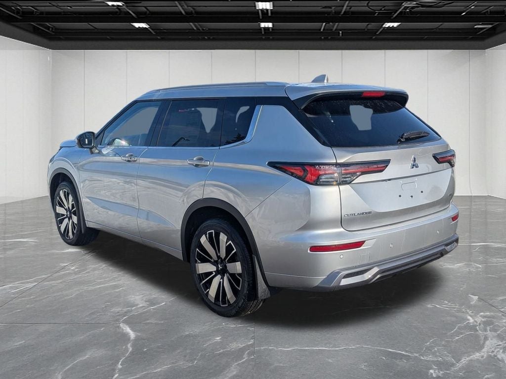 2026 Mitsubishi Outlander — rear three-quarter view
