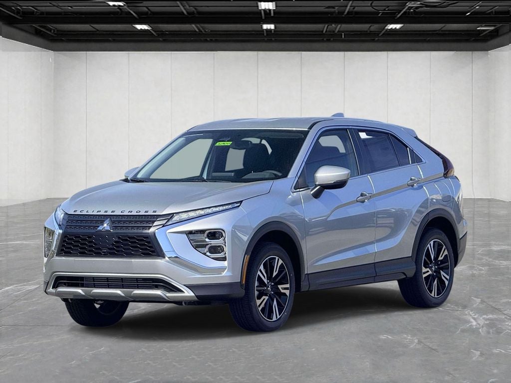 2026 Mitsubishi Eclipse Cross SE in Silver Metallic — front three-quarter view