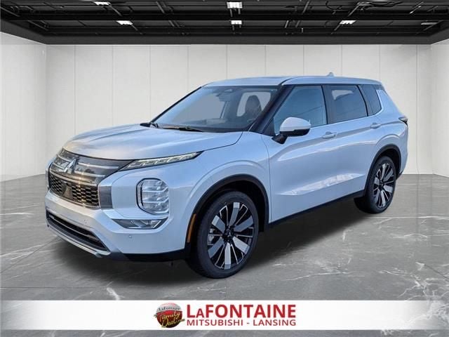 2026 Mitsubishi Outlander SE in Diamond White — front three-quarter view