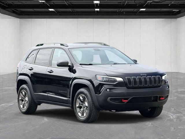 2019 Jeep Cherokee — rear three-quarter view